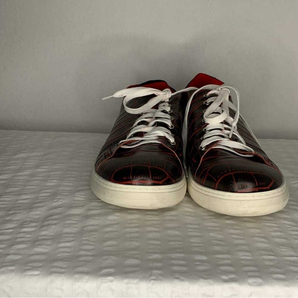 Donald Pliner Pierce Mens Size 12 Black With Red Lines Giving A Croc Look.